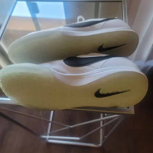 Sneakers - Picture 3 of 6